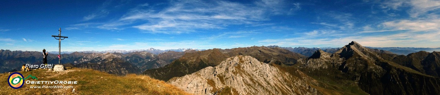 01 Panorama spettacolare da Cima Menna (2300 m).jpg